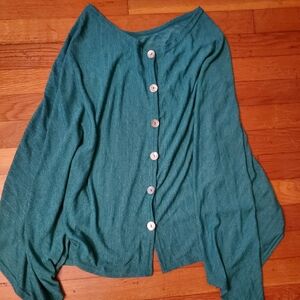 Summer shawl with buttons